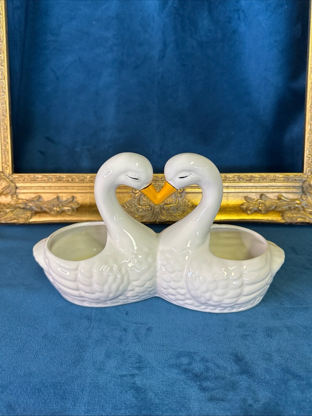Vintage Ceramic Double Swan Planter /Candy Dish Kissing Swans Brazil 10x5.5”